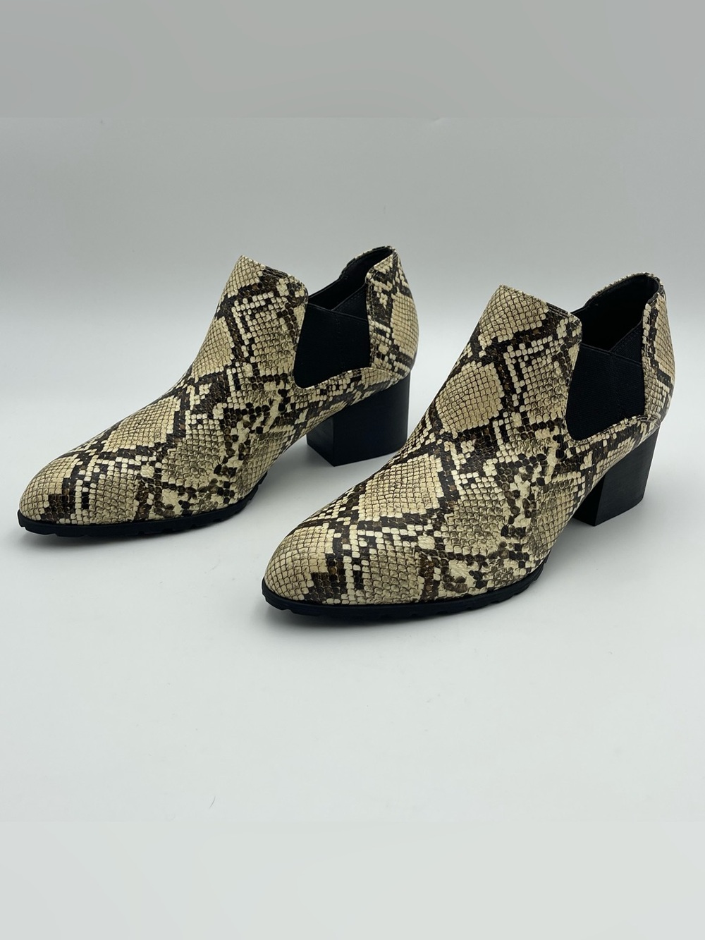 Vionic Belmont SZ 9.5 Wide Ankle Snake Leather Booties Heels Shoes MSRP $160
